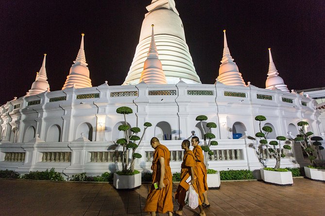Bangkok by Night: Temples, Markets and Food Tuk-Tuk Tour - The Giant Swing at Sao Chingcha