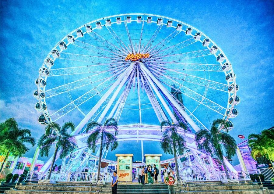Bangkok: Calypso Cabaret & Dinner Cruise with Hotel Transfer - A sunset on the Chao Phraya before the curtain rises