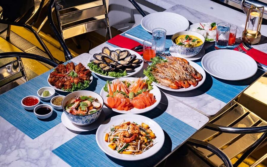Bangkok: Carnival Dinner Cruise with Free-Flow Beer & Buffet - Who will enjoy this cruise most