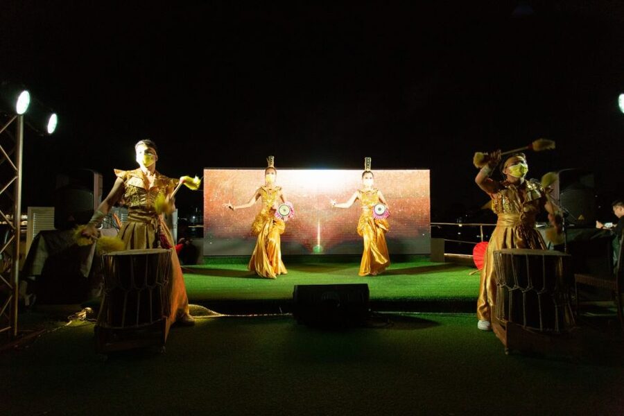 Bangkok: Chao Phraya Alangka Cruise at Icon Siam - The important question: where will you sit?