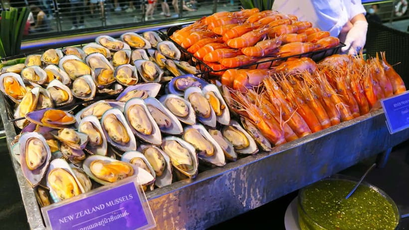 Bangkok: Chao Phraya Princess Dinner Cruise & Hotel Transfer - What to expect from the buffet