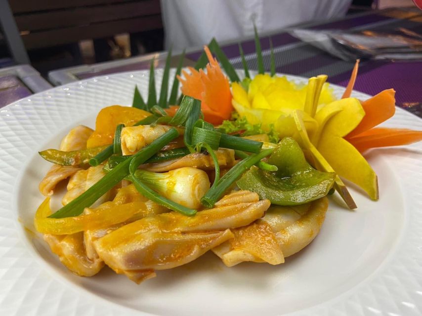 Bangkok: Chao Phraya River Buffet Dinner Cruise - The music and dancing hour