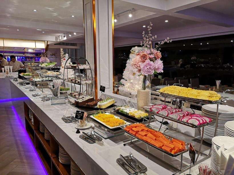 Bangkok: Chao Phraya River Meridian Cruise with Buffet - Finding ICONSIAM and getting aboard