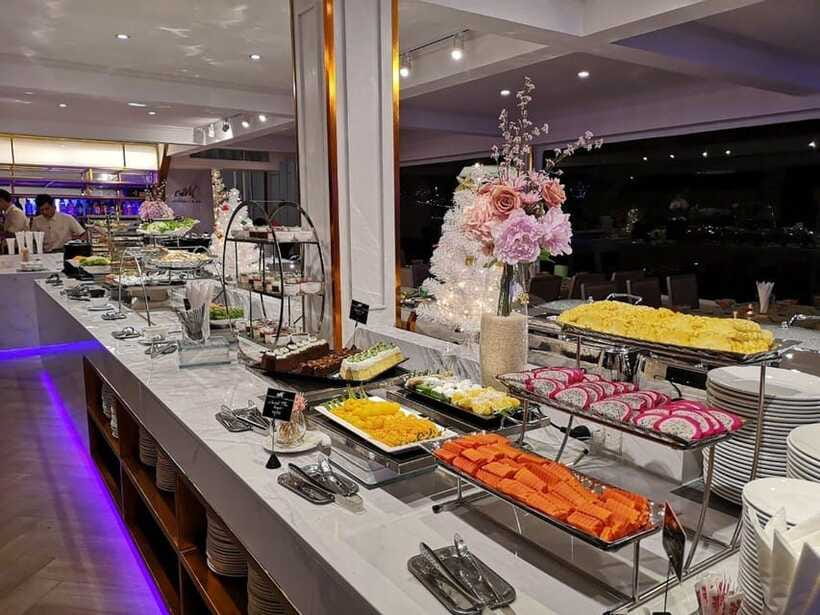 Bangkok: Chao Phraya River Meridian Cruise with Buffet - What the buffet is really like