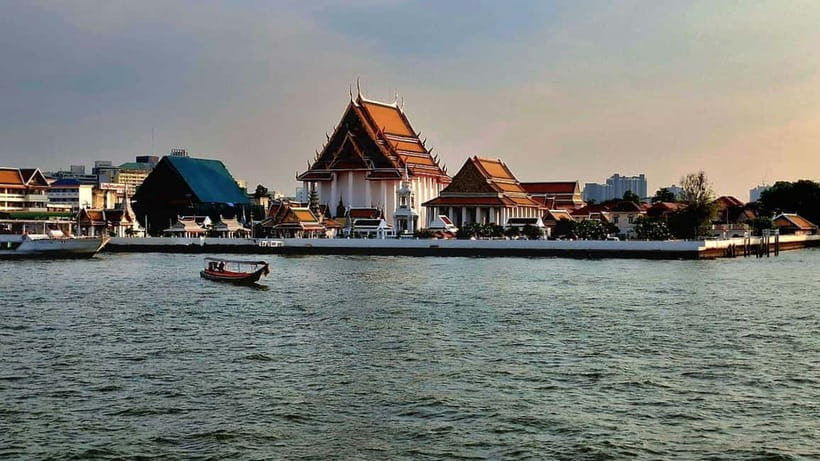 Bangkok : Chaophraya Booze Cruise – Drinks Onboard - What the boat atmosphere is really like