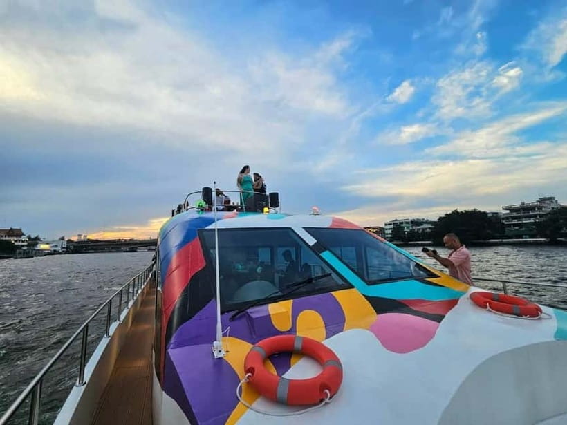 Bangkok : Chaophraya Booze Cruise – Drinks Onboard - Meeting at River City Bangkok