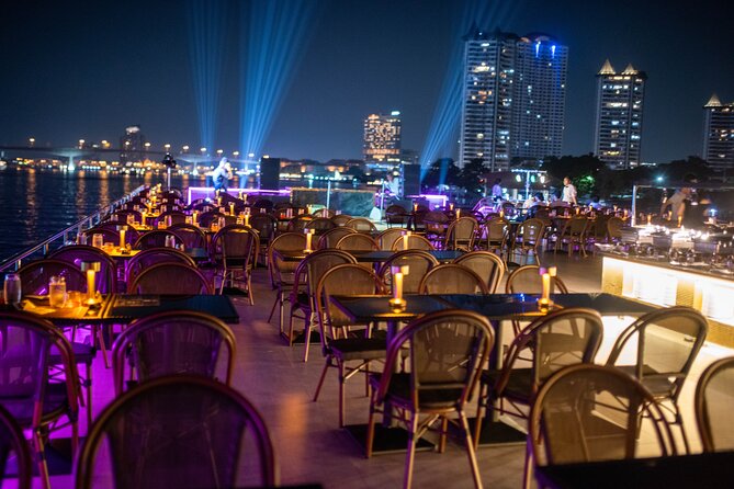 Bangkok Chaophraya Dinner Cruise with Thai Cultural Show - What the 30-plus dish buffet is like