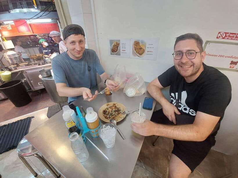 Bangkok: Chinatown Food Tour with Michelin Food Stalls - Lesser-known stalls and local favorites