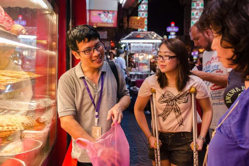 Bangkok: Chinatown Night Food Tour - Desserts, drinks, and a full finish