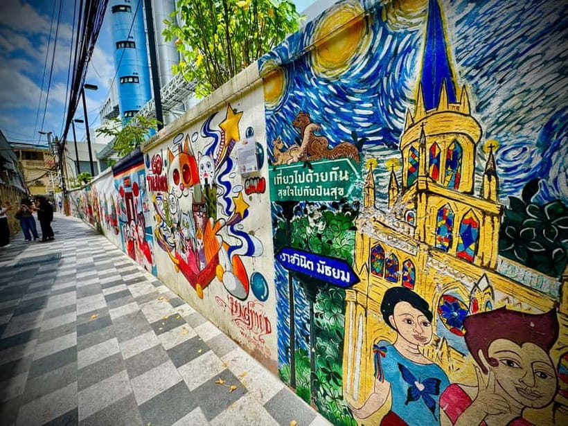 Bangkok: Chinatown & Taladnoi Street Art Guided Walking Tour - A quieter pause at Wat Pathum Khongkha
