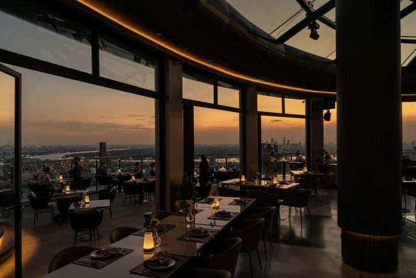 Bangkok: Cielo Sky Bar & Restaurant Rooftop - Food that covers both Thai and international tastes