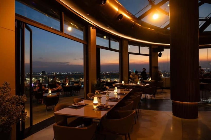Bangkok: Cielo Sky Bar & Restaurant Rooftop - Dress properly for the rooftop