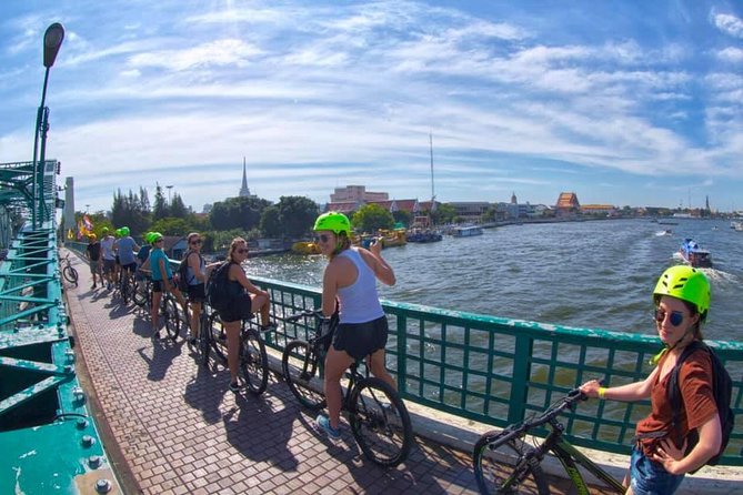 Bangkok City Bike Tour - Hotel-pickup & Lunch - Crossing the Chao Phraya by local ferry