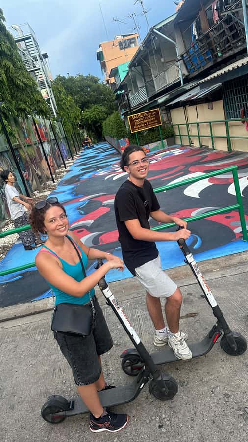 Bangkok: City Highlights Electric Scooter Tour - Who should book this ride