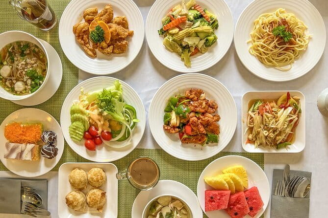 Bangkok Classic 3-Temples With Buffet Lunch Day Tour - How the guide affects the day