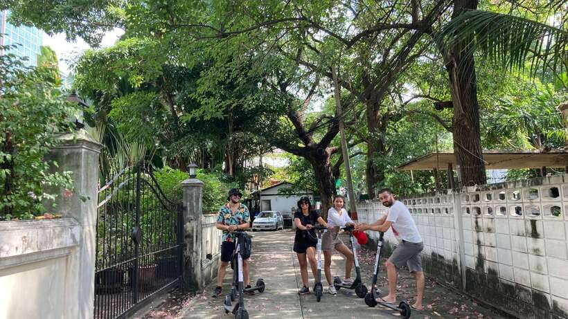 Bangkok Classic Discovery - Rommaninat Park and Wat Suthat