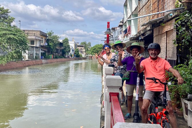 Bangkok Classic E-Scooter &/or Bike Trip - Yodpiman Flower Market and the city’s everyday rhythm