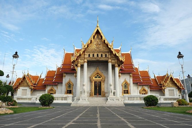 Bangkok Combo: Tuk Tuk App Pass, Chao Phraya Boat & E-sim - Siam Center for shopping and indoor breaks
