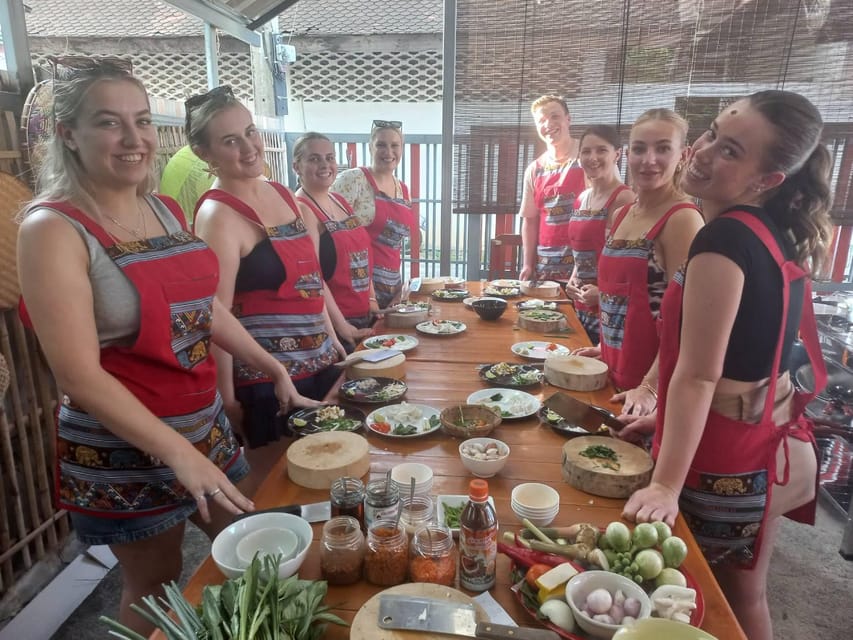 Bangkok: Cook authentic Thai food with Smart Cook - Preparing soup with heat, sourness, and coconut