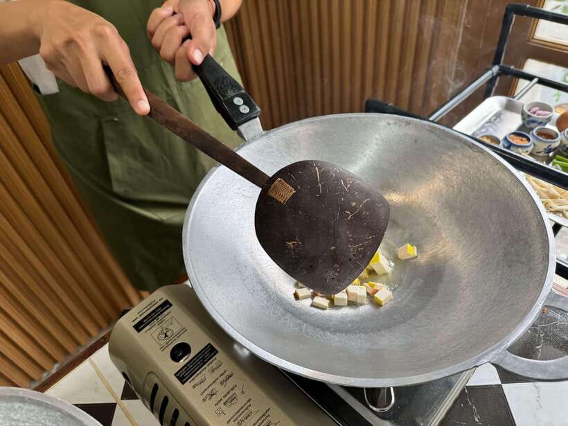 Bangkok Cooking Class : Traditional Thai dishes&Market Trip - Finding the cooking studio in Thonburi