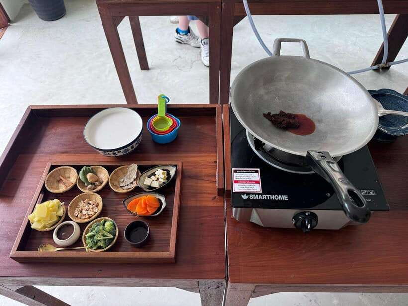 Bangkok: Cooking Class + Tuk Tuk Ride + Market Tour - Prannok Market and the ingredients behind the recipes