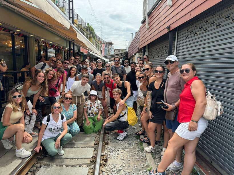 Bangkok: Damnoen Saduak and Mae Klong Train Markets - Damnoen Saduak by paddle boat