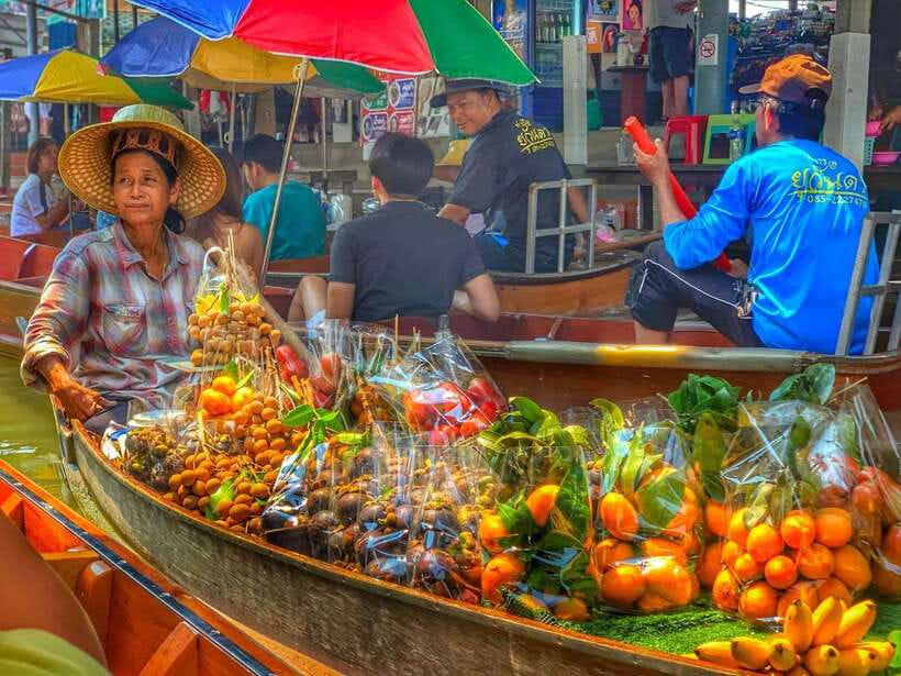 Bangkok: Damnoen Saduak and Mae Klong Train Markets - What the guides add to the day