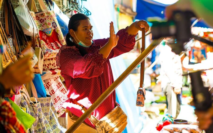 Bangkok: Damnoen Saduak and Train Market with Boat Ride - What to bring and what to leave behind