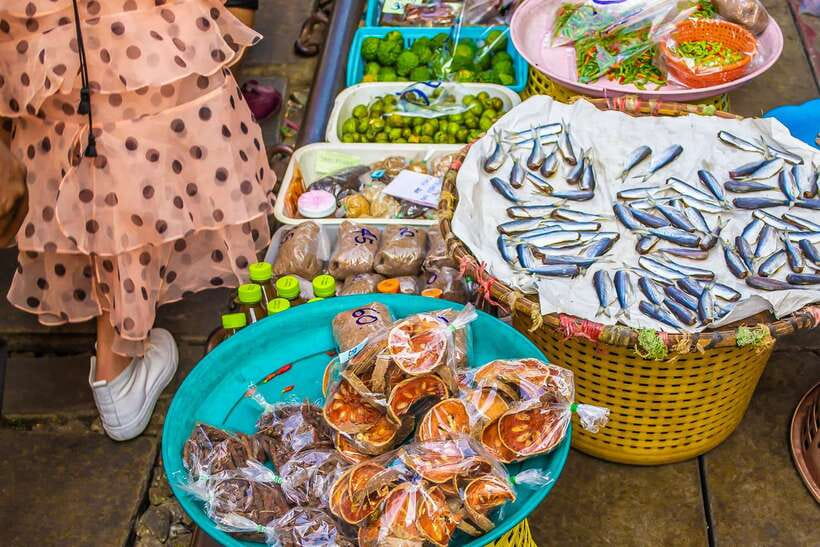 Bangkok: Damnoen Saduak Market and Maeklong Railway Market - Choosing the Best Departure Time