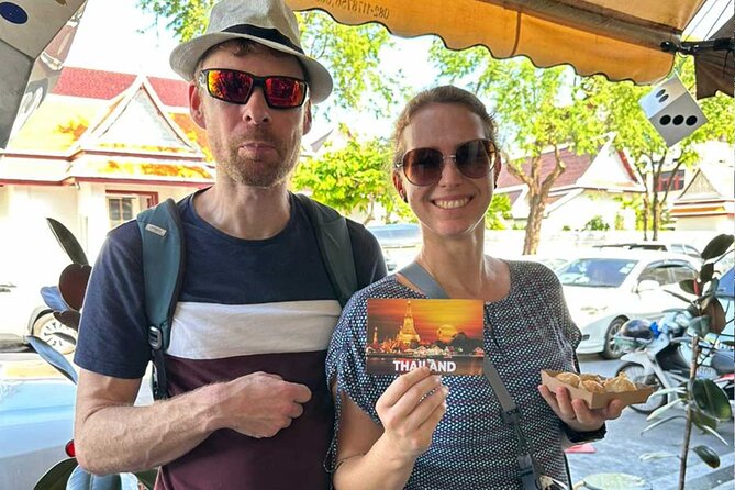 Bangkok Day Tour: Food, Temple & Tuk-Tuk - Talat Noi’s murals and old Chinese lanes
