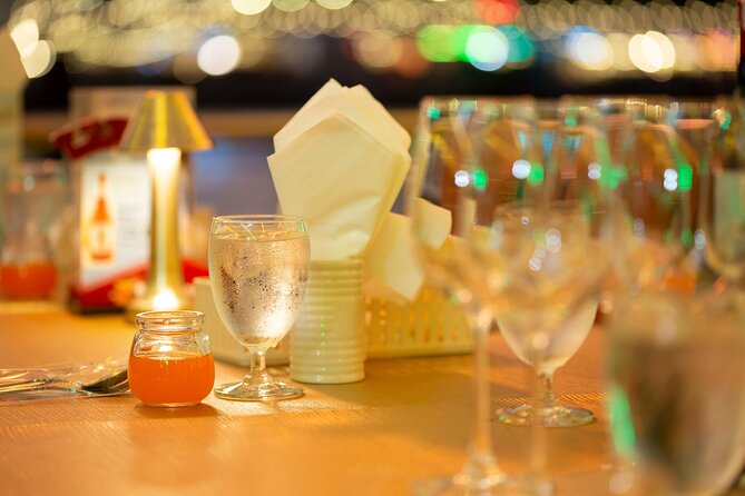 Bangkok Dinner Cruise on the Chao Phraya River - Music, dancing, and the party atmosphere