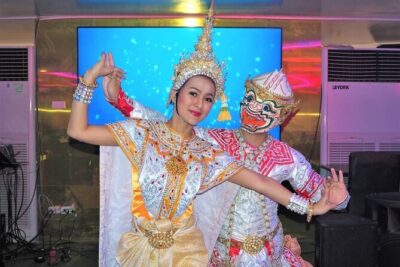 Bangkok Dinner Cruise with Intl Buffet, Live Music & Hotel Pickup