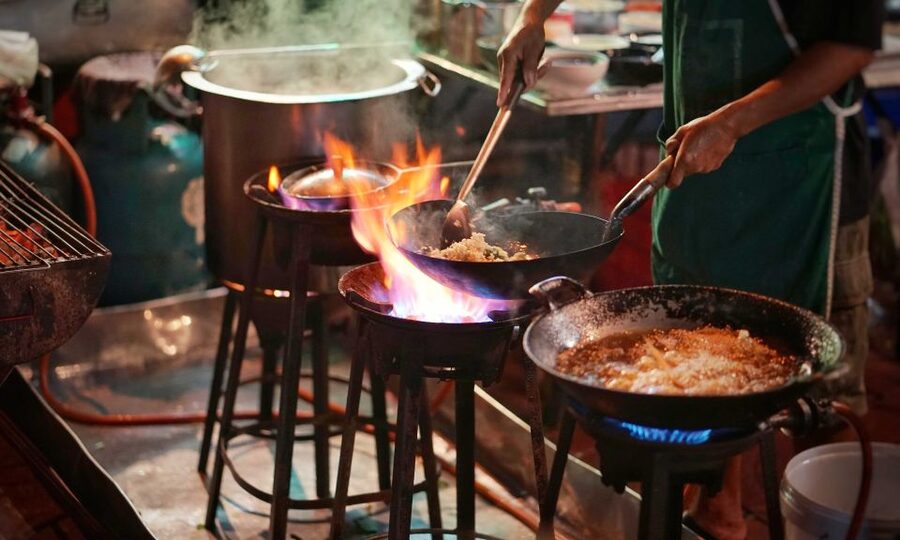 Bangkok: Discover a Taste of Chinatown – 2 Hr Walking Tour - Guay Jub Ouan Pochana and the Noodle Stops