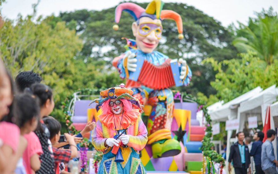 Bangkok: Dream World Entrance Ticket - Food, crowds, and pacing
