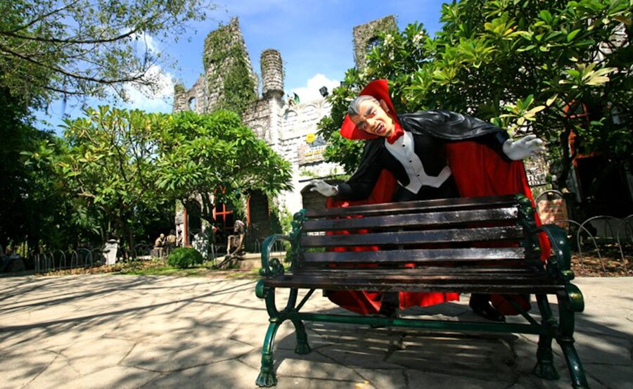 Bangkok: Dream World Entrance Ticket - Snow Town is the park’s strangest change of temperature