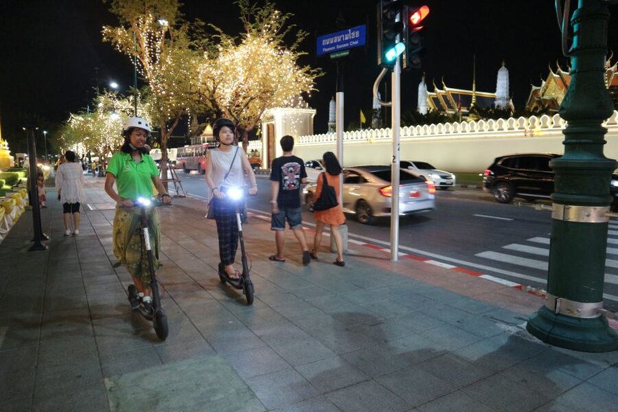 Bangkok: E-Scooter Night Tour with Local Street Food - The guides make the difference
