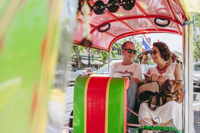 Bangkok Electric Tuk Tuk: Thonburi, Wang Lang & Food Tour - Thonburi temples and the Baan Bu pottery tradition