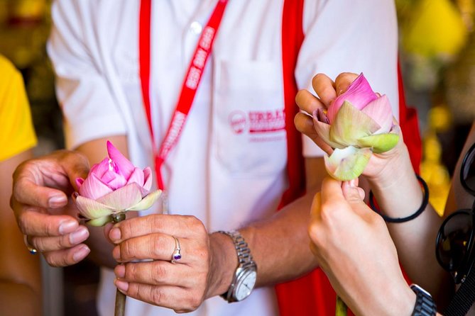 Bangkok Electric Tuk Tuk: Thonburi, Wang Lang & Food Tour - Eating your way through Wang Lang Market