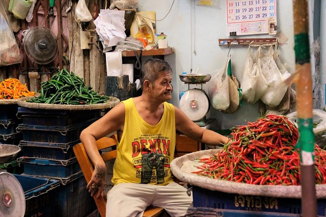 Bangkok Electric Tuk Tuk: Thonburi, Wang Lang & Food Tour - A riverside café and a short pause
