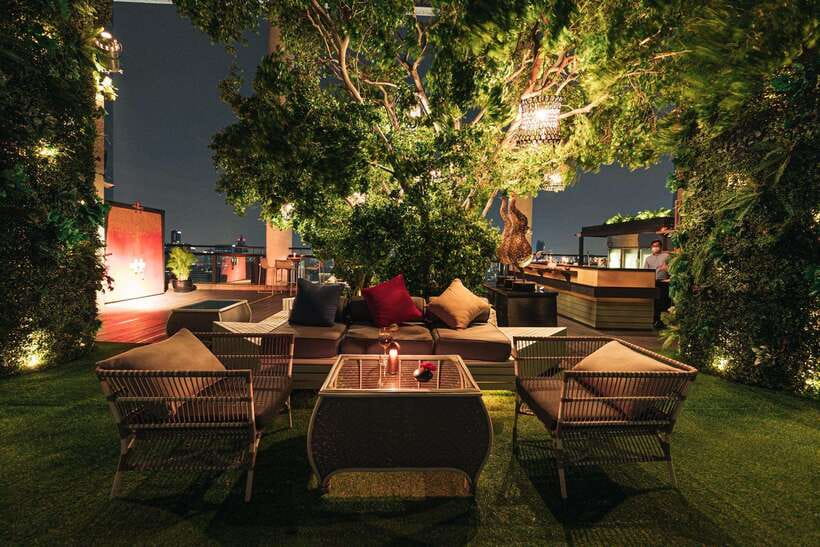 Bangkok: Enjoy Fine Thai Food with Panoramic Rooftop Views - Dress for the rooftop, not the pool