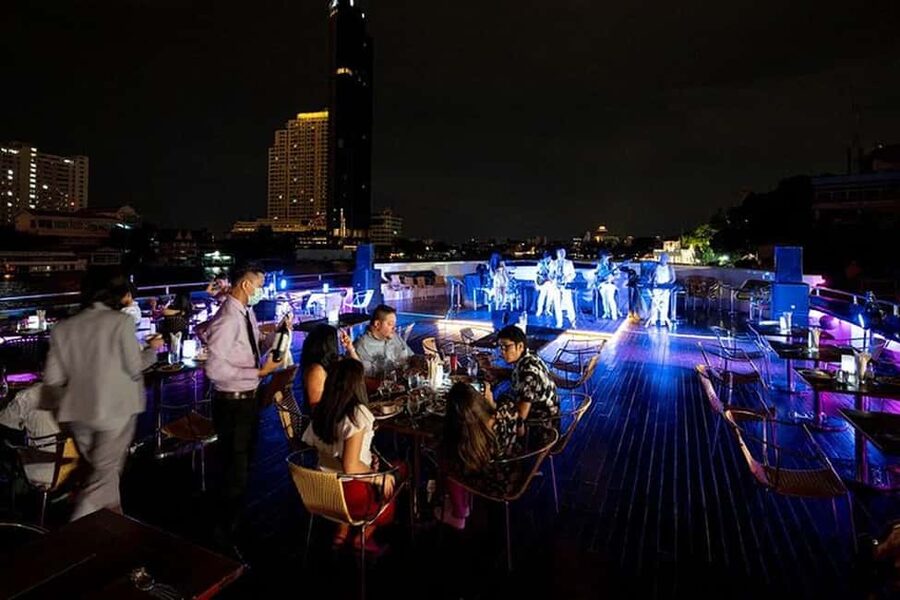 Bangkok: Evening Dinner Cruise with Live Music Chao Phraya - Why a Chao Phraya dinner cruise works so well
