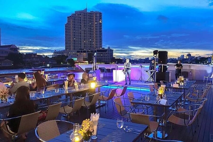 Bangkok: Evening Dinner Cruise with Live Music Chao Phraya - Wat Arun, the Grand Palace, and Bangkok after dark