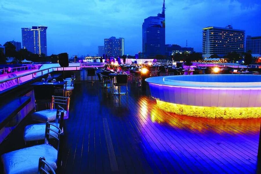 Bangkok: Evening Dinner Cruise with Live Music Chao Phraya - Live music and traditional Thai dance