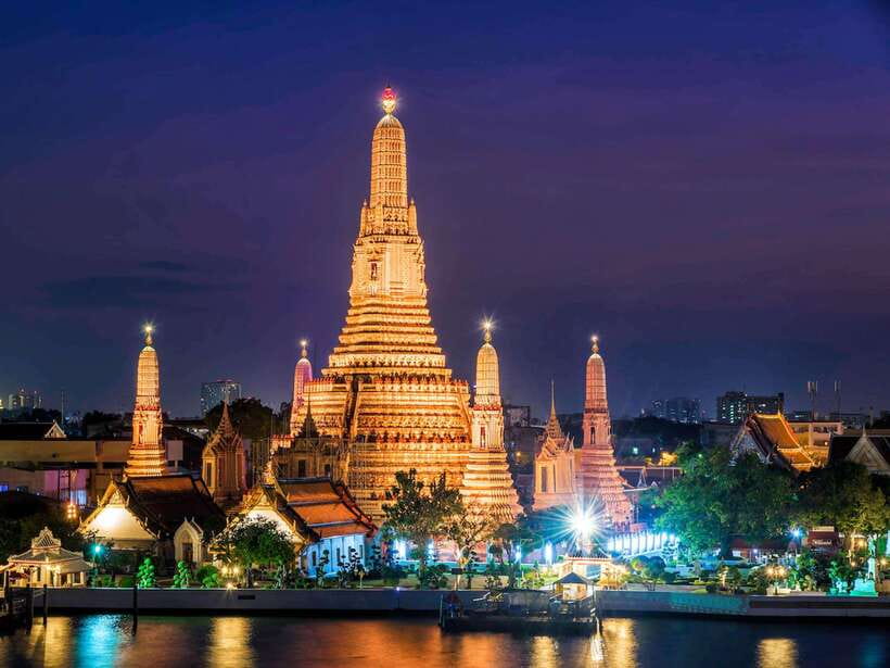 Bangkok: Evening Tour with Wat Arun, Wat Pho & Tuk Tuk Ride - Ferrying across the river to Wat Arun