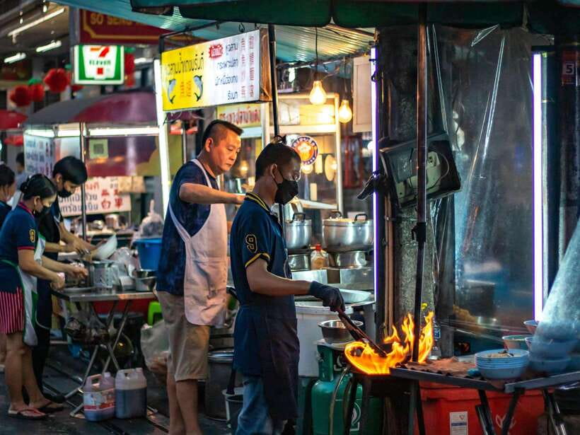 Bangkok: Evening Tour with Wat Arun, Wat Pho & Tuk Tuk Ride - Practical preparation for the temples