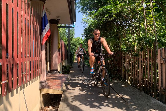 Bangkok Experiences Bike Tours-Backstreets and Hidden Gems - Wat Khun Chan: a colorful temple stop