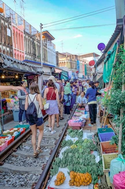 Bangkok: Famous Markets and Dragon Temple Guided Day Tour - Wat Samphran, Bangkok’s pink Dragon Temple