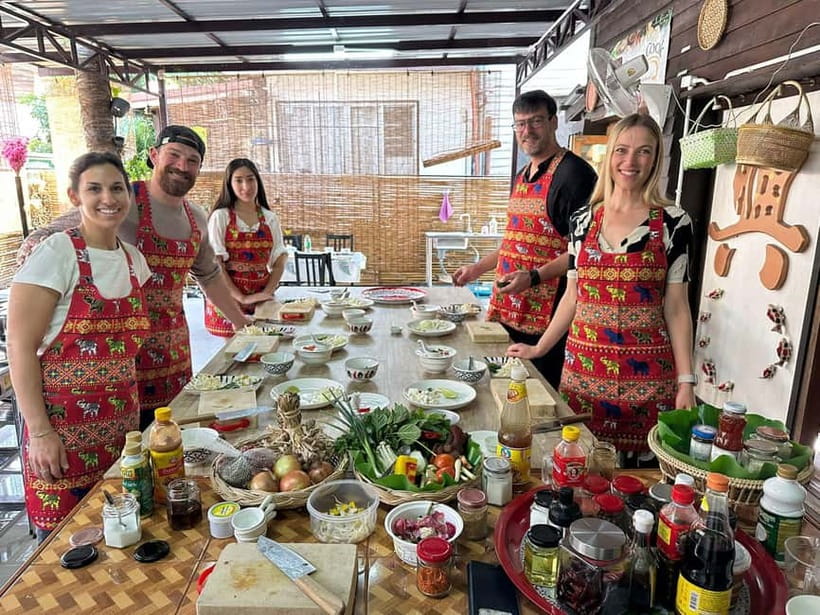 Bangkok: Favourite Thai Flavors Cooking Class by Smart Cook - Pad Thai: a practical first dish