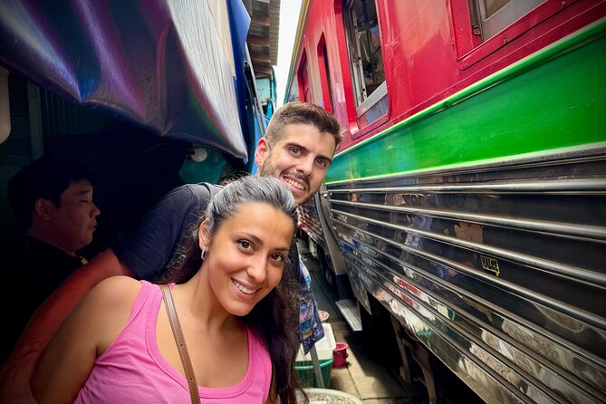 Bangkok: Floating Market and Train Market Experience - Guides, group rhythm, and comfort