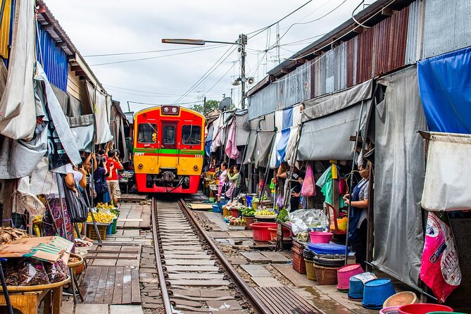 Bangkok: Floating Market and Train Tour with Guide in Spanish and English - Leaving Bangkok for Mae Klong